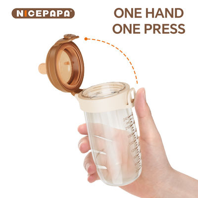 Fabbricazione di biberoni a chiusura flessibili per neonati